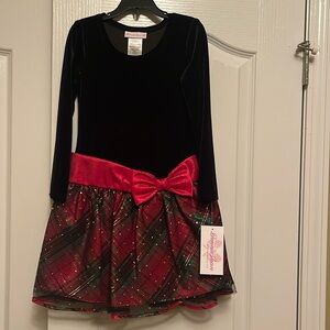 Girls size 6 dress. Never worn